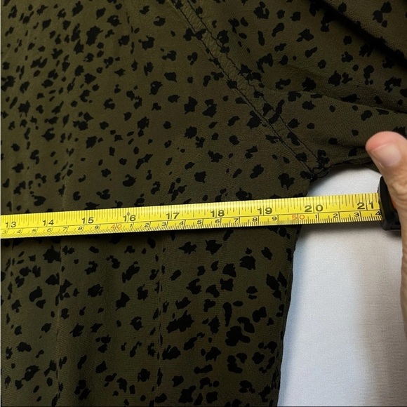 Free People Blouse Sz M Wishing Well Olive Green Spotted Animal Print Cropped - Picture 11 of 11